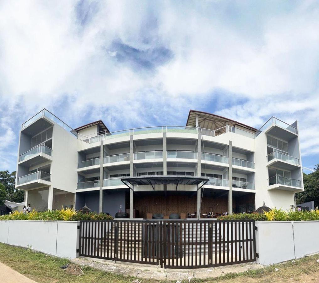 Mazarine Surf Suites Hiriketiya Dikwella Εξωτερικό φωτογραφία